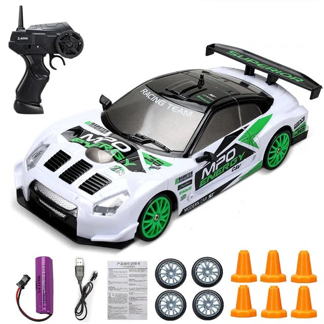 Mini carro de drift a control remoto + Kit de conos y llantas